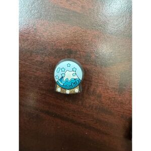 NWOT Crocs Snow Globe Jibbitz Charm